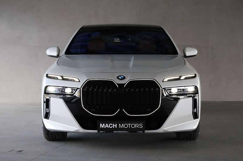 BMW Řada 7 40d xDrive,Masáž,Nezávislé,360 - fotka 2 z 35