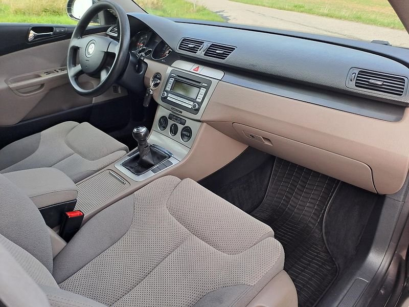 Volkswagen Passat (2006) 2.0 TDi  - fotka 15 z 32