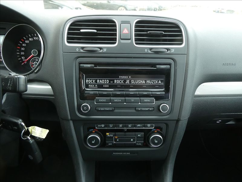 Volkswagen Golf 1,2 TSi 77kW MATCH serviska - fotka 28 z 45