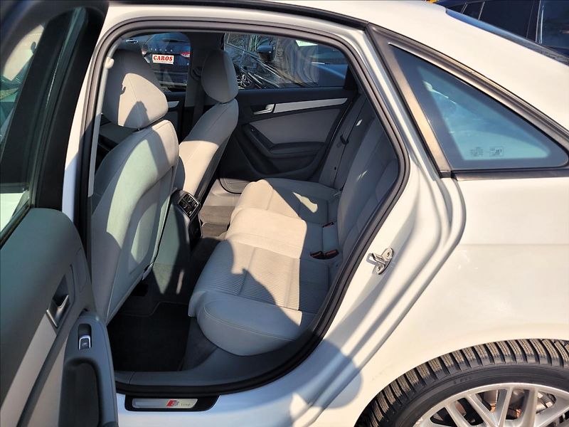 Audi A4 2,0 TDI,S-line,navi,výhřev,xen - fotka 15 z 41