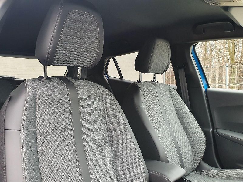 Peugeot 2008 (2026) ALLURE 1.2 T 100k MAN6* - fotka 17 z 17