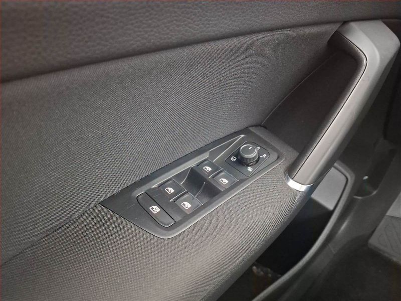 Volkswagen Touran (2019) 1.5 TSI - fotka 19 z 21