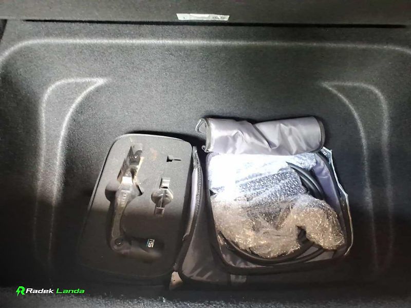 Tesla Model Y (2023) Enhanced Autopilot, Tažné 1600 - fotka 10 z 13