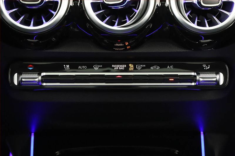 Mercedes-Benz GLB (2026) 200 d, AMG LINE, KAMERA - fotka 27 z 27