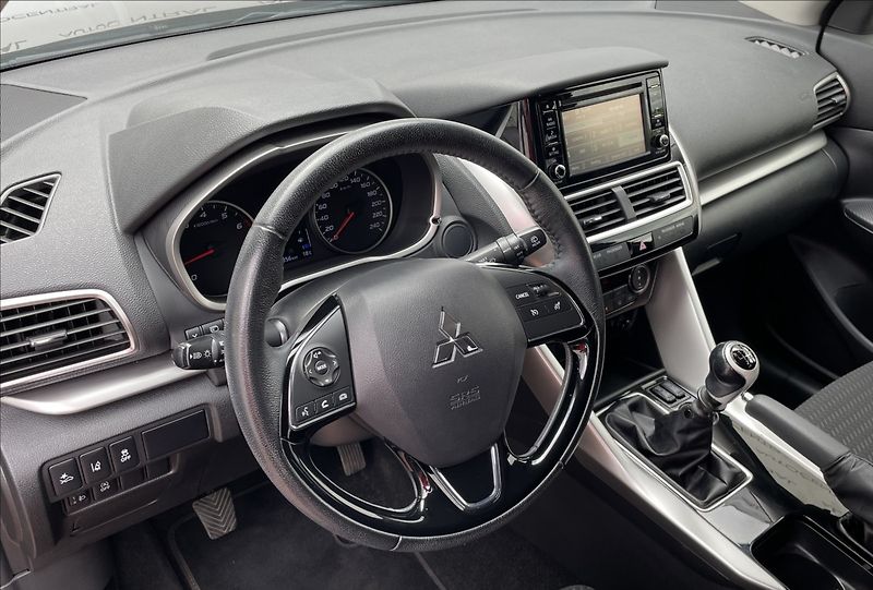 Mitsubishi Eclipse Cross 1,5 1.5T-MIVTEC,120kW,serv.kn. - fotka 12 z 23