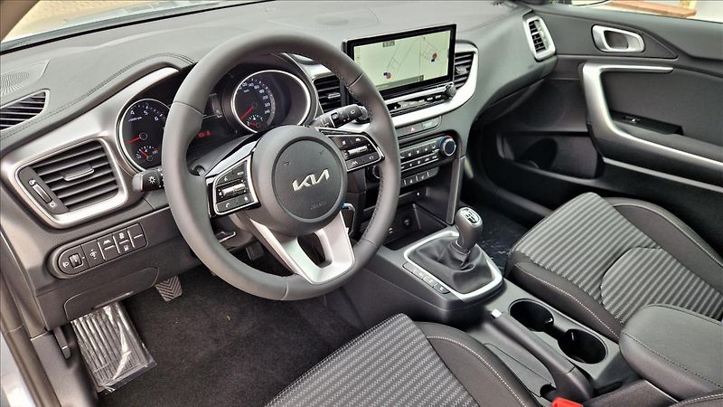 Kia Ceed 1,5 SW T-GDi 7DCT TOP - fotka 9 z 13