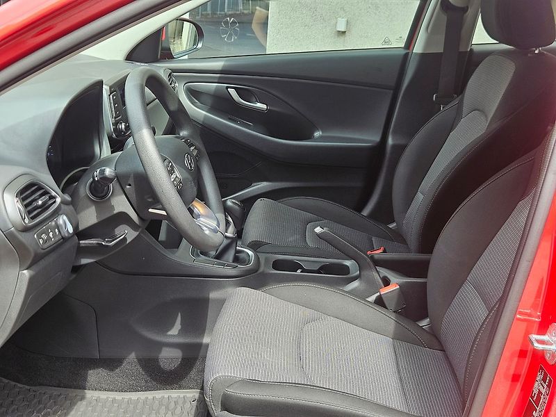 Hyundai i30 1.5i Start Plus, 1.maj. - fotka 10 z 29