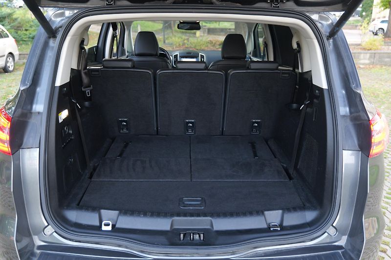 Ford S-MAX 2.0 Kůže Panorama 7 míst Tažné - fotka 49 z 52