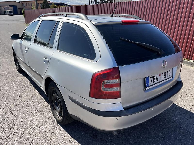 Škoda Octavia 2,0 TDi 103KW TAŽNÉ STK 7/2027 - fotka 8 z 32