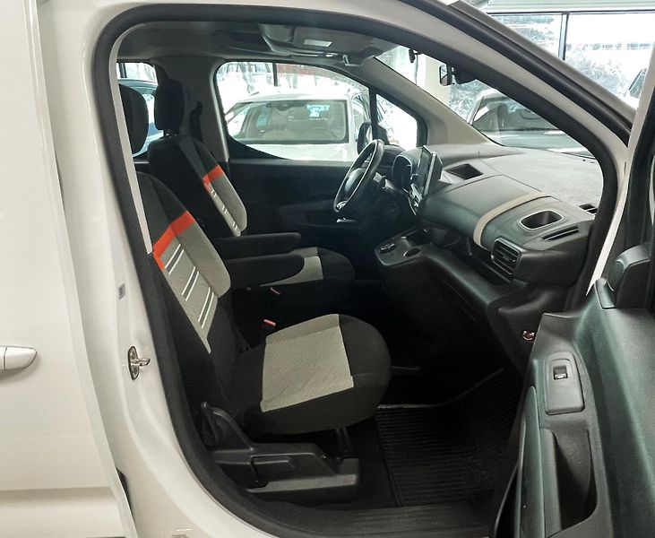 Citroën Berlingo 1.5 BlueHDi 130 S&S EAT8 - fotka 11 z 27