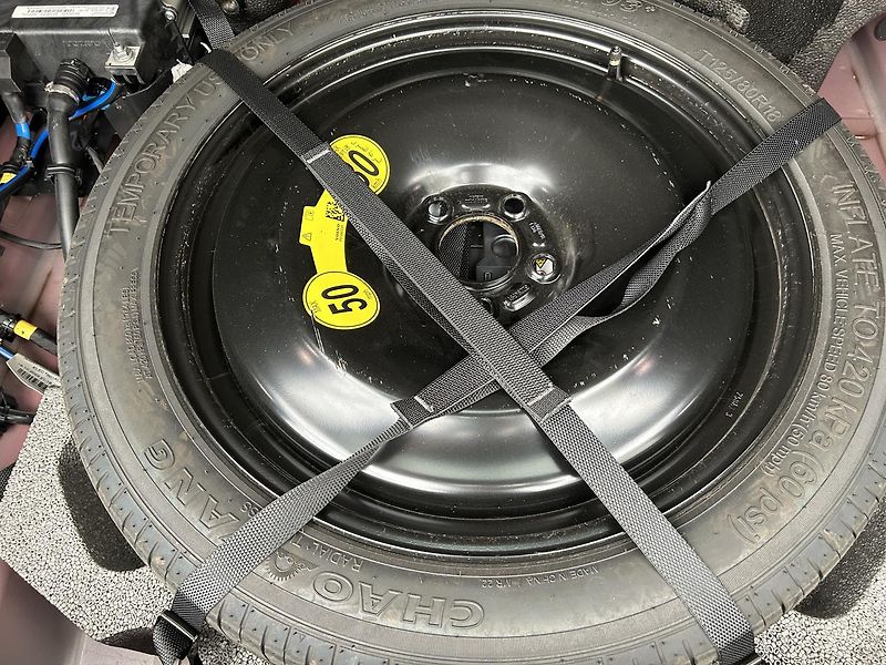 Volvo XC60 2.0  B5 4x4 Plus - fotka 27 z 27