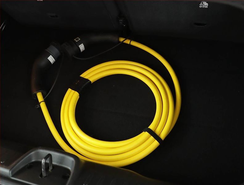 Fiat 500e (2023) 42 kWh, SoH 96% - fotka 20 z 20