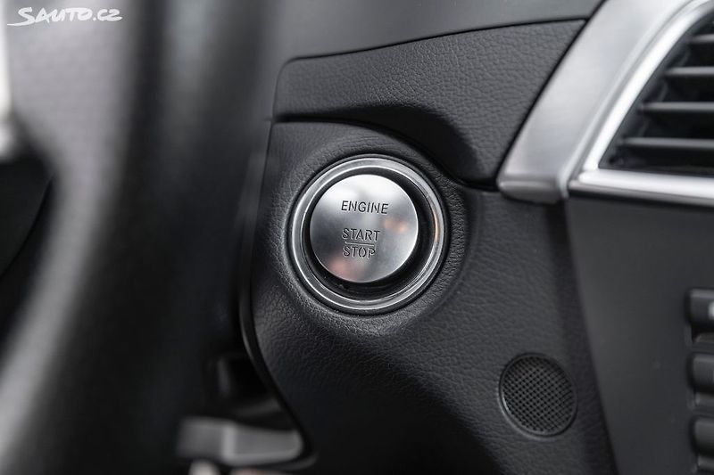 Mercedes-Benz Třídy C 63AMG Coupe*krásný stav*Servis - fotka 47 z 50