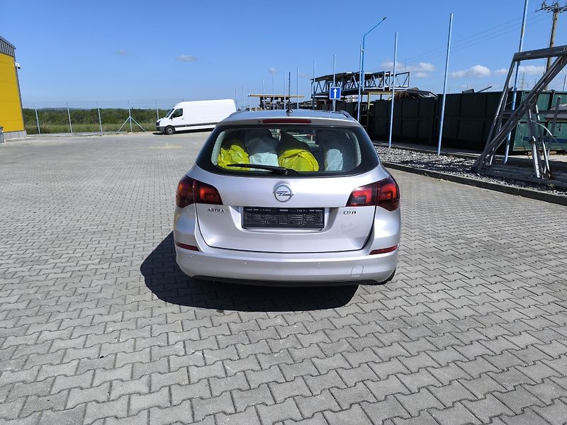 Opel Astra (2011) 1.7 CDTi,SERVISNÍ KN. DOL KM. - fotka 6 z 29