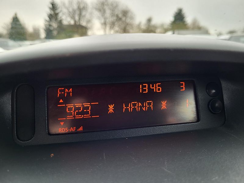 Renault Clio GRANDTOUR 1.2 i 16V ČR 1.majit - fotka 16 z 41