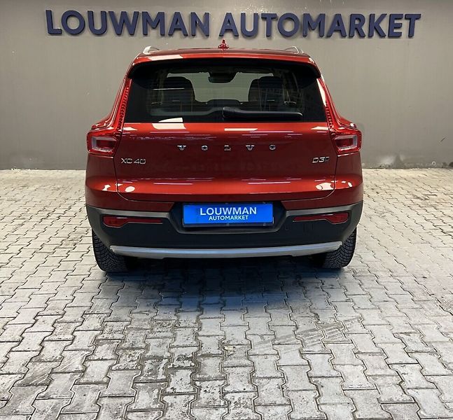 Volvo XC40 D3 AT AWD Momentum - fotka 16 z 18