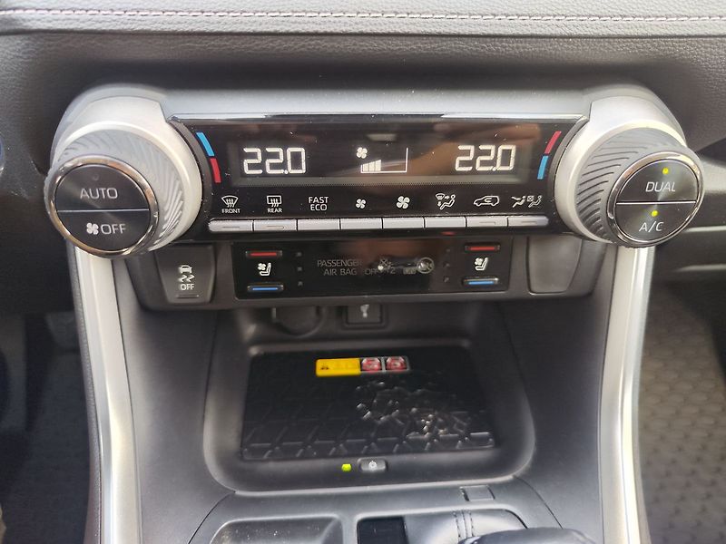 Toyota RAV4 2.5 HEV/163kW Executive 4WD - fotka 23 z 32