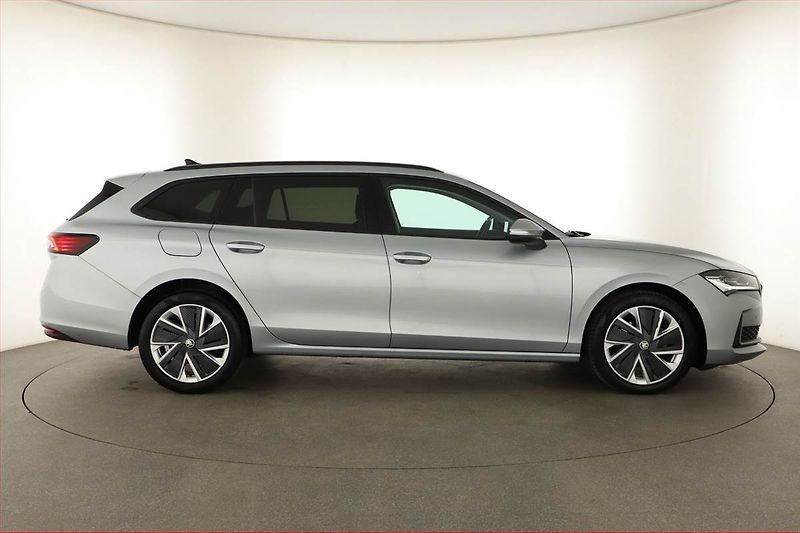 Škoda Superb (2024) 2.0 TDI, Selection, ACC, Tažné - fotka 6 z 22