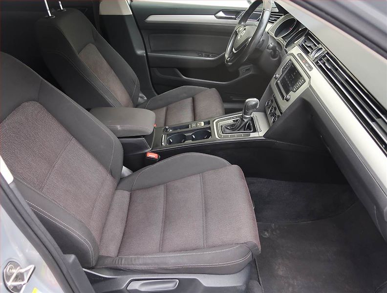 Volkswagen Passat (2017) 2.0 TDI, Automat, Navi - fotka 9 z 20