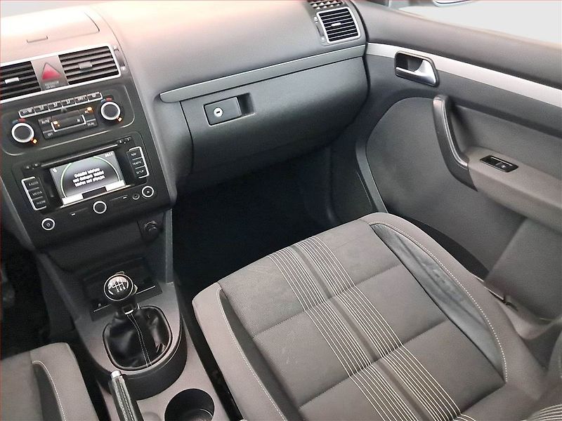 Volkswagen Touran (2012) 1.6 TDI, Navi, Tempomat - fotka 8 z 21