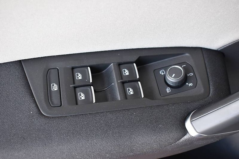 Volkswagen Touran (2022) 1.5TSI 110kW DSG, LED, 7 míst - fotka 9 z 28