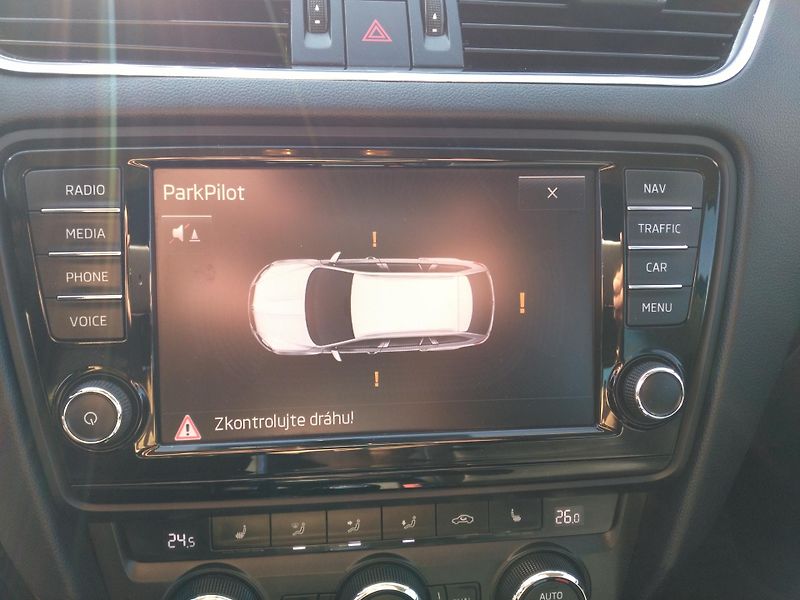 Škoda Octavia 1,6 TDI * DSG * /77 kW/ - fotka 24 z 40