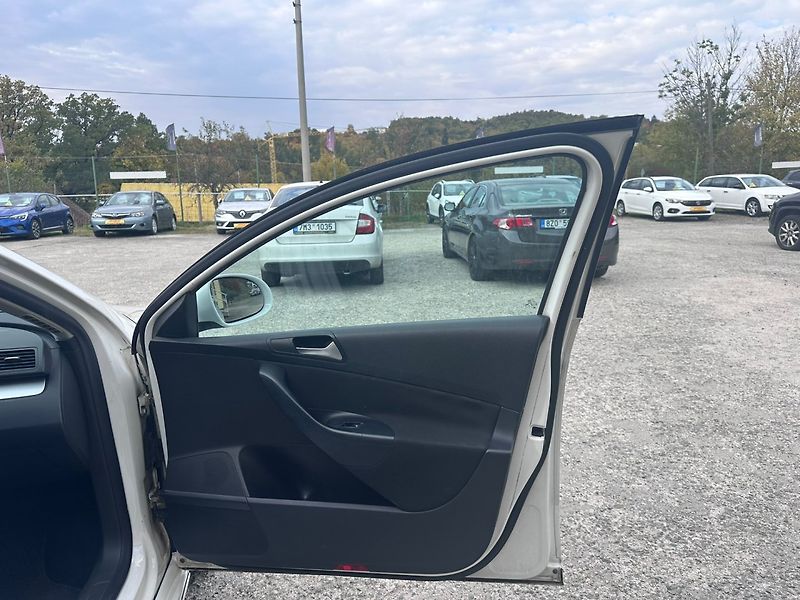 Volkswagen Passat 2.0TDi ČR/Rozvody/2*pneu/Tažné - fotka 17 z 22
