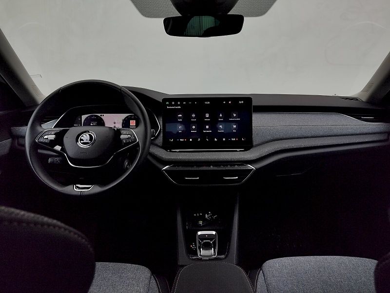 Škoda Octavia (2024) Top Selection 1,5 Tsi 110 Kw D - fotka 5 z 36