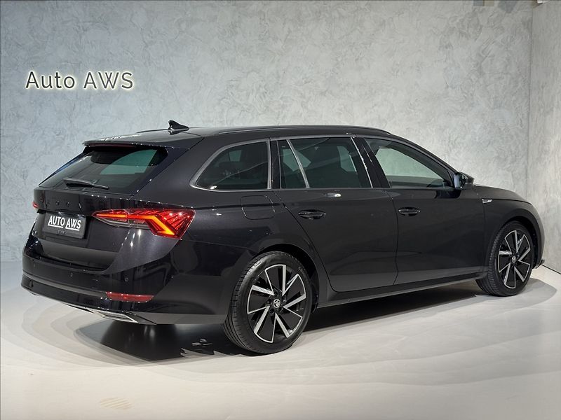 Škoda Octavia 2,0 TDi  Sportline Virtual LED - fotka 8 z 49