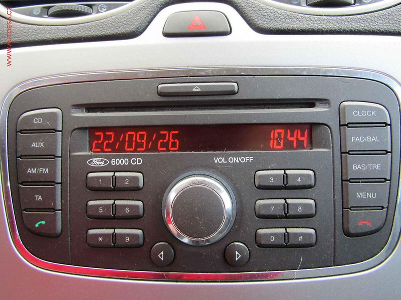 Ford Focus (2007) 1.6i, ČR, AC - fotka 12 z 16