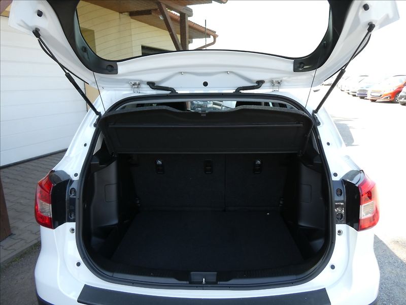 Suzuki SX4 S-Cross 1,4 BoosterJet 4x4 Hybrid,2xko - fotka 16 z 47