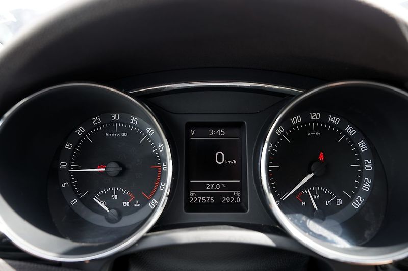 Škoda Superb 2.0 TDI 125 kW L&K/ČR/DPH - fotka 43 z 44