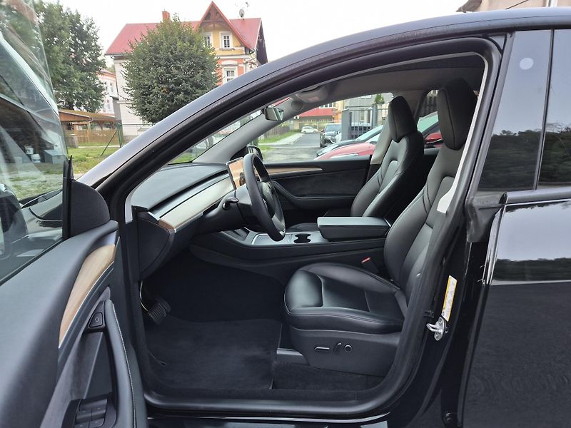 Tesla Model Y RWD 235kw 95,3 % - fotka 11 z 49