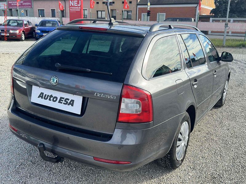 Škoda Octavia (2013) 2.0TDi, DSG, navi - fotka 4 z 20