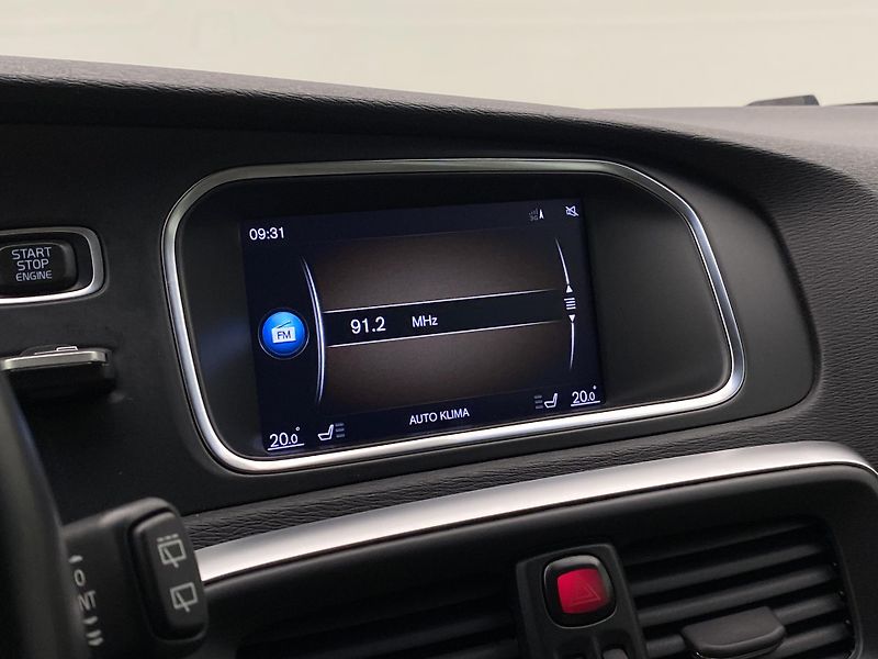 Volvo V40 CC D3 MOMENTUM AUT  - fotka 33 z 43