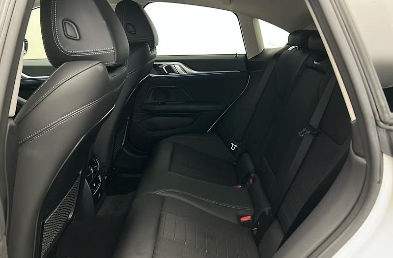 BMW i4 eDrive40 GC Kamera Auto. Park. - fotka 13 z 23