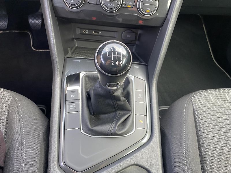 Volkswagen Tiguan 1.4 TSI 92kW -1xMAJ.-ALU-TAŽNÉ - fotka 25 z 46