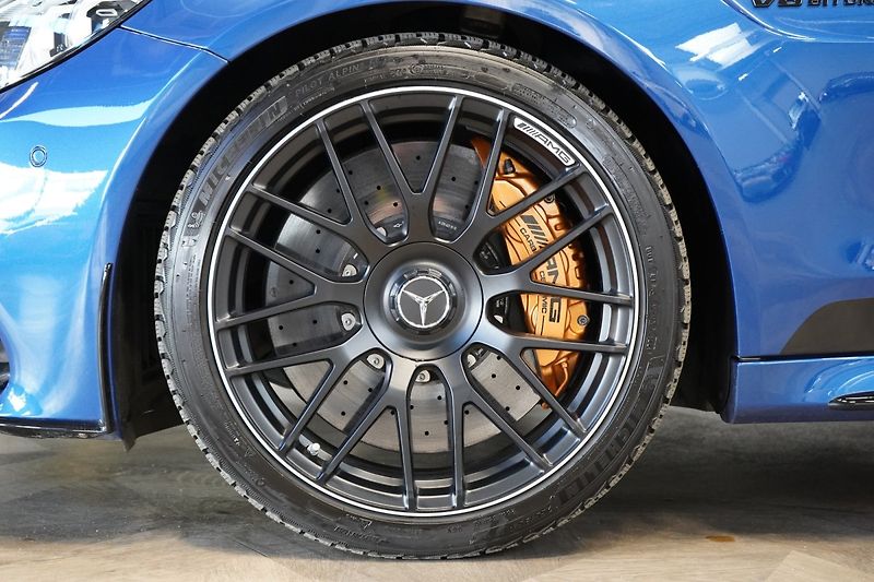 Mercedes-Benz Třídy C (2022) 63s*AMG*CERAMIC*HUD*CARBON*360 - fotka 12 z 44