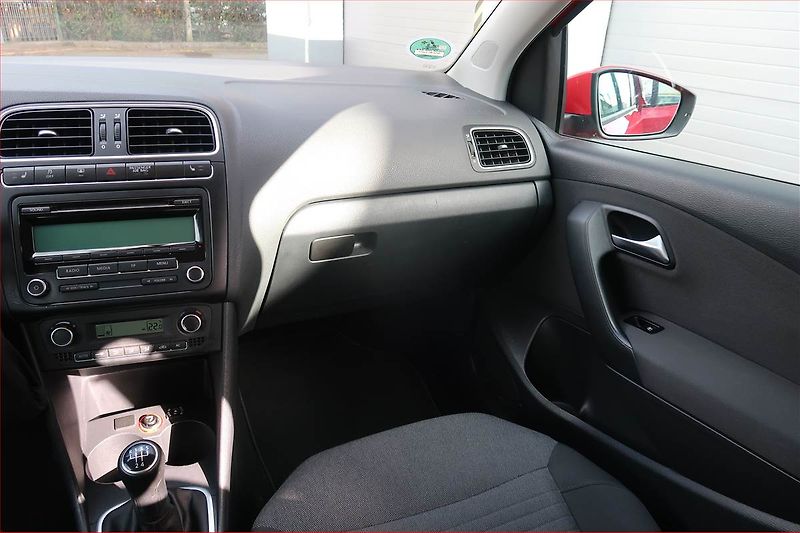 Volkswagen Polo (2012) 1.4, Tempomat, Park. senzory - fotka 8 z 14