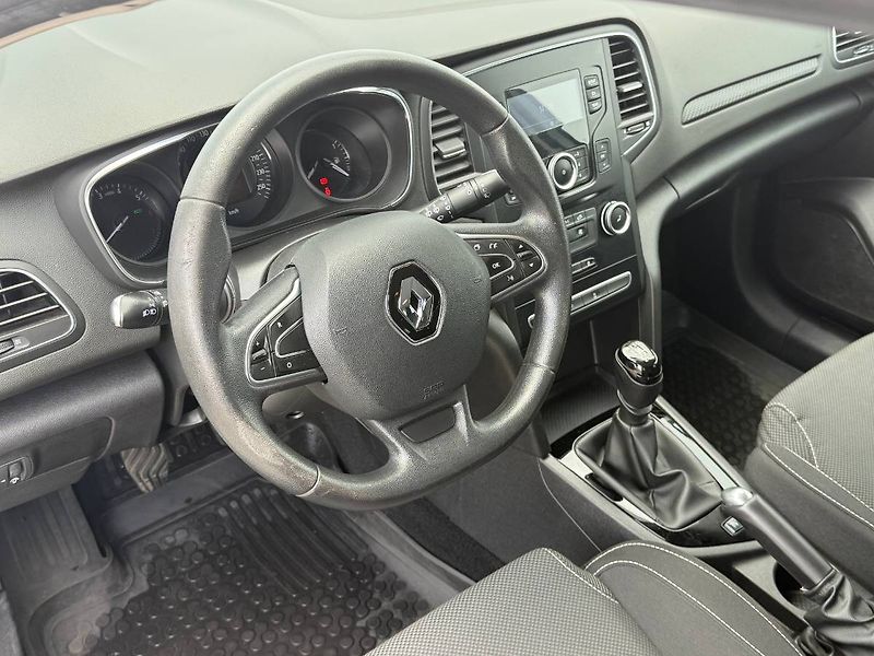 Renault Mégane (2019) 1.3 TCe 75 kW Life - fotka 8 z 20