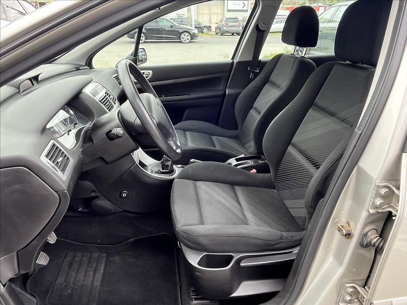 Peugeot 307 1,4 i 16v - fotka 9 z 18