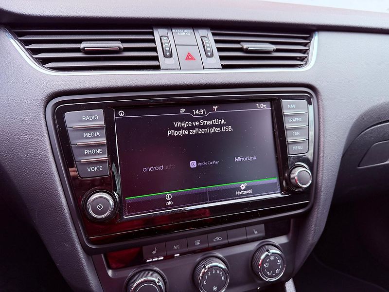Škoda Octavia 2.0 TDi DSG Style, Navi - fotka 19 z 25