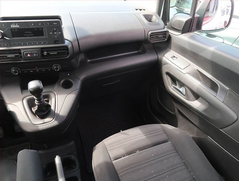 Opel Combo (2019) Enjoy 1.2 Turbo, 5Míst, ČR - fotka 8 z 13