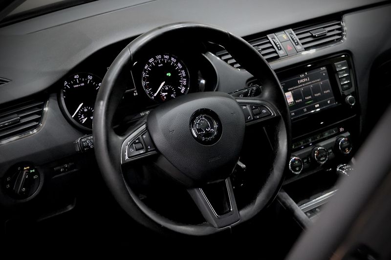 Škoda Octavia 3 Combi 1.4 TSI 110kW DSG - fotka 11 z 27