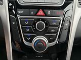 Hyundai i30 1,6i 99kW TAŽNÉ - náhled 17
