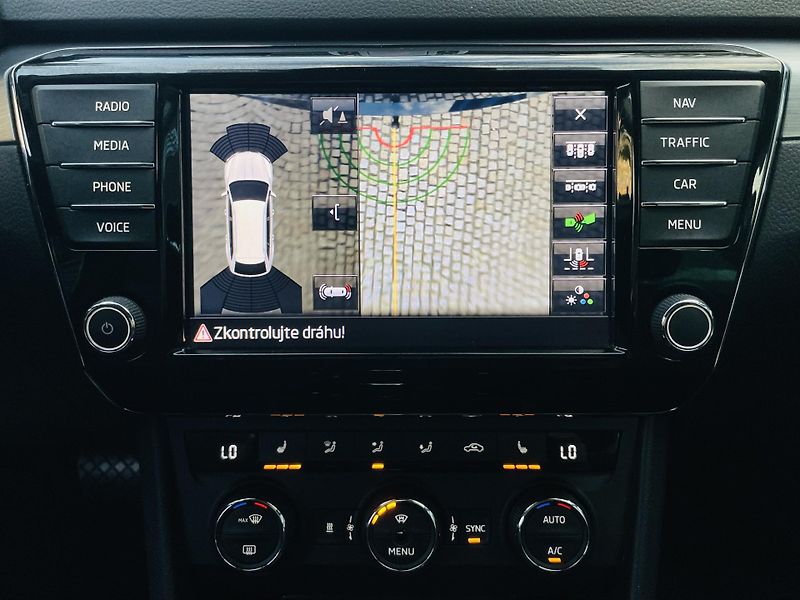 Škoda Superb 2.0TDI DSG TAŽNÉ NEZÁVISLE TOP - fotka 44 z 53
