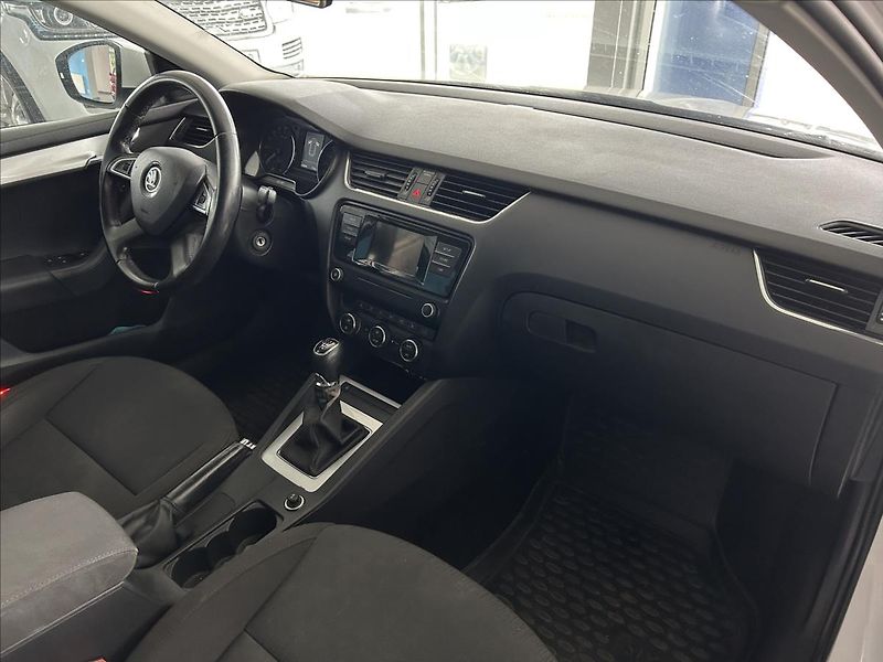 Škoda Octavia 1,6   TDI 77kW,TAŽNÉ,SERVISKA - fotka 9 z 23
