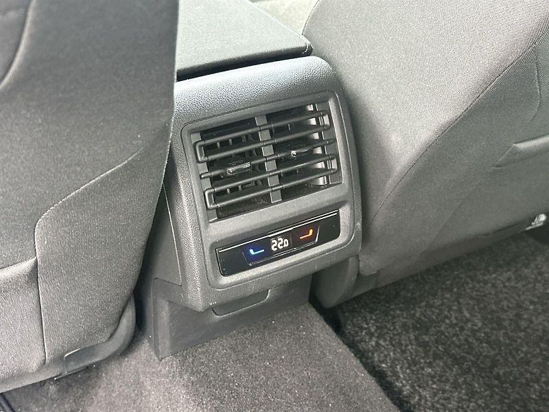 Volkswagen Golf Variant (2022) 1.0 TSI Life - fotka 23 z 30