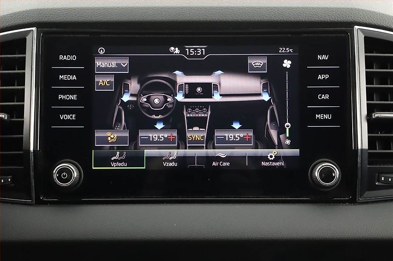 Škoda Karoq (2022) Ambition 2.0 TDI - fotka 12 z 16