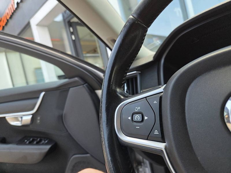 Volvo V90 (2018) D4 2.0 140kW - fotka 17 z 43